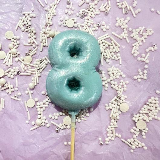 Фигурка из шоколадной глазури 